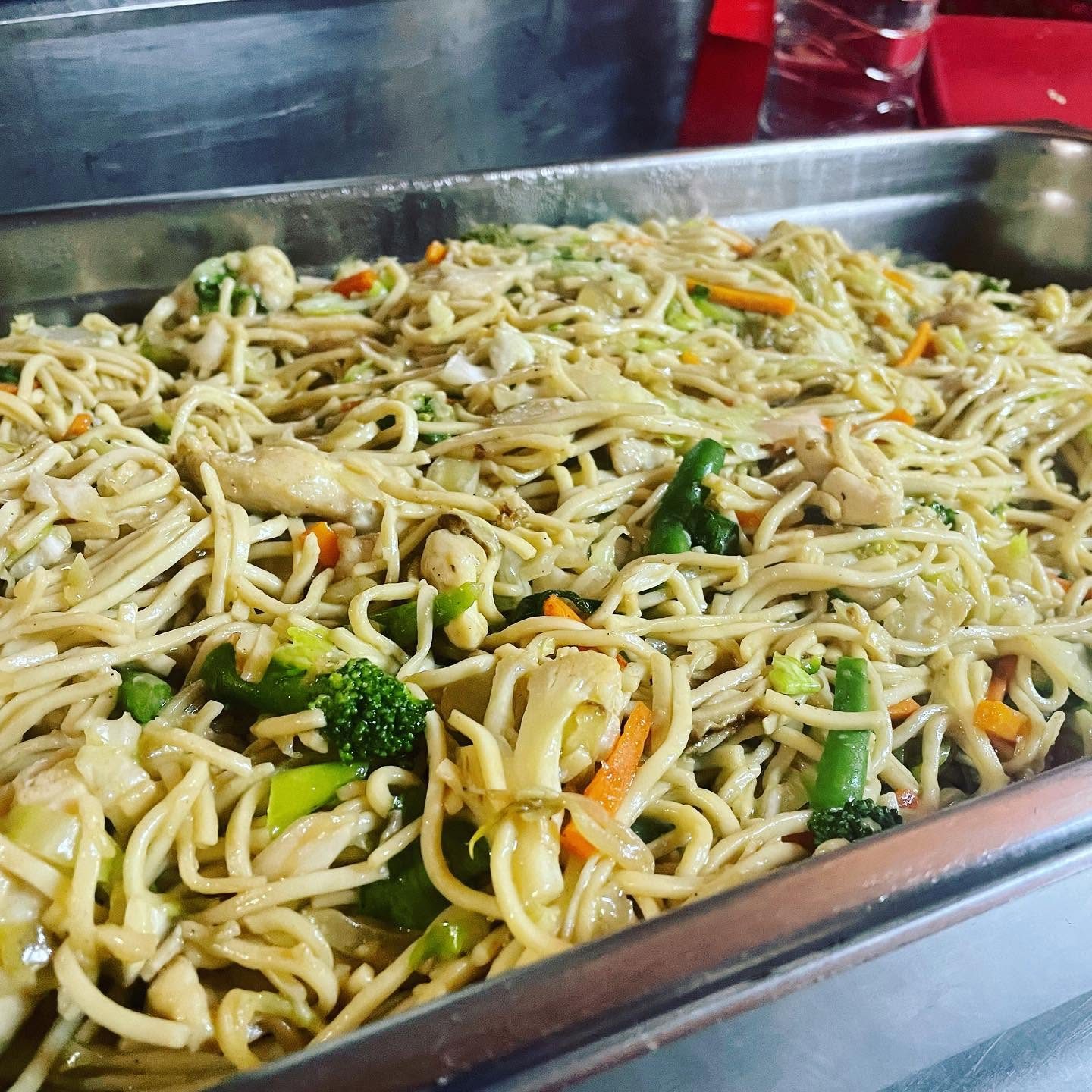Fresh chicken chow mein with vegetables at Hua Lien, Table View